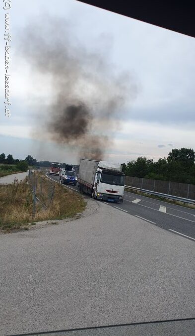 Fahrzeugbrand Abfahrt Bad Vöslau