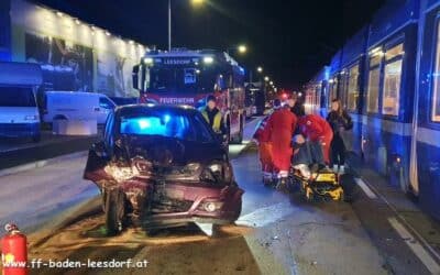 Verkehrsunfall – PKW gegen Badner Bahn