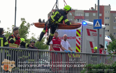 Personenrettung aus Schwechat-Fluss in Baden
