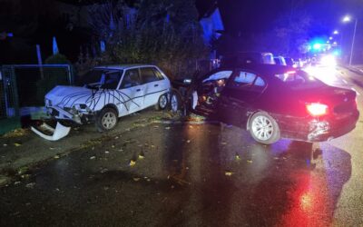 Parkende Autos touchiert