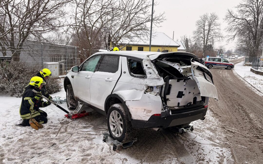 Unfall auf Schneefahrbahn